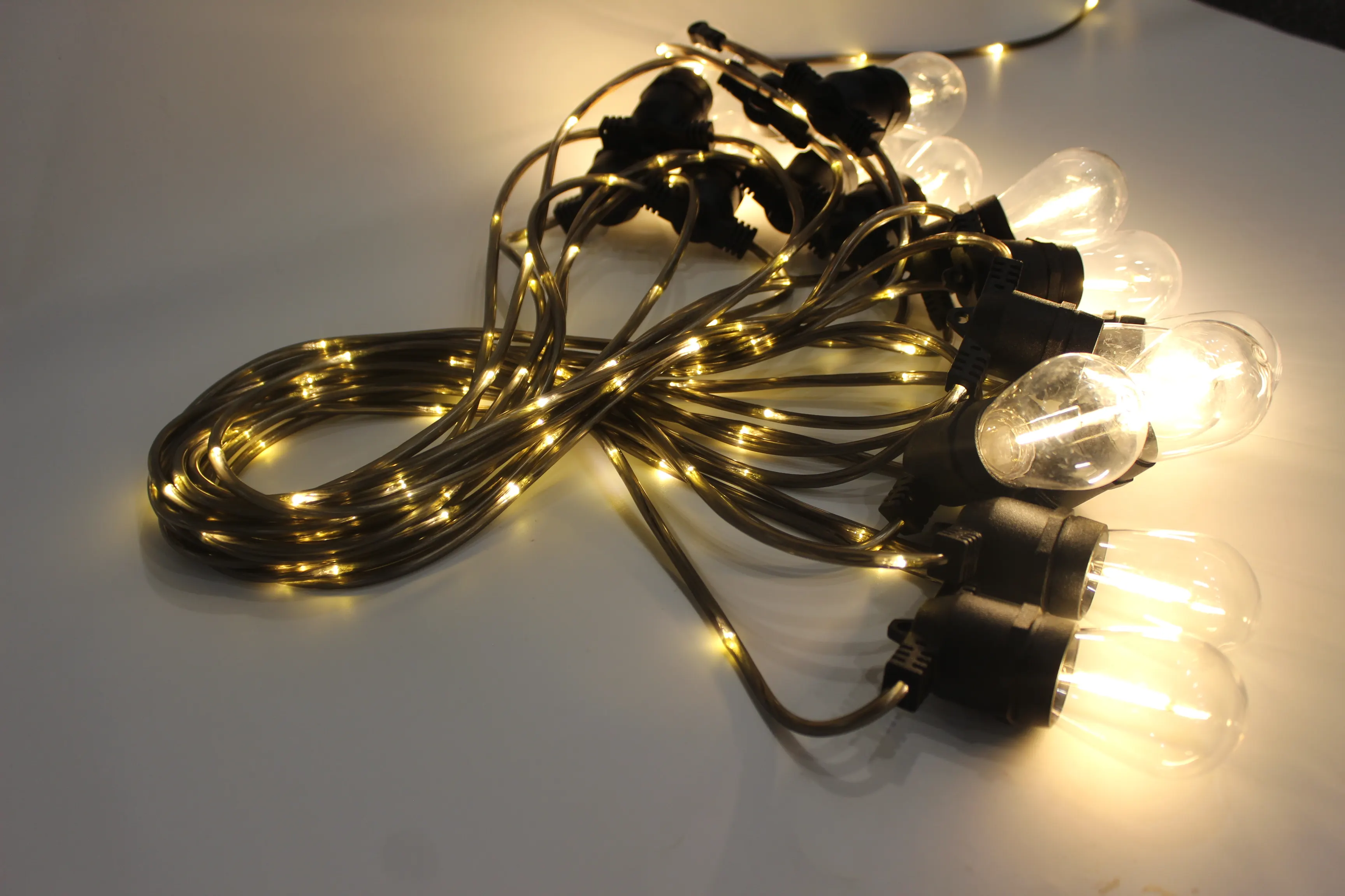Luzes de corda solar patenteadas dois em um, com 15 pés, soquetes E26/E27, lâmpadas S14 com faixa de luz Fairy Rope