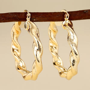 Pendientes de aro trenzados de oro Nina Ricci para mujer, joyería fina clásica para uso diario, chapado en oro de 18 quilates, tamaño grande - Product Image 4