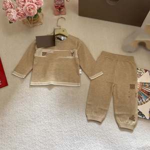 Nueva Ropa de Otoño para Bebé, Conjunto de Dos Piezas, Camiseta de Cuello Redondo, Pantalones Casuales, Diseño de Lujo, Modelo de Moda en Red - Product Image 4