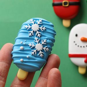 Autocollants magnétiques de Noël pour réfrigérateur, petits cadeaux, décorations de réfrigérateur mignonnes de dessins animés, DIY Père Noël et flocons de neige - Product Image 5