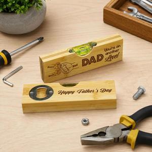 Abridor de Botellas de Bambú Personalizado de Fábrica, 2 en 1, Nivel de Burbuja Horizontal, Abridor de Cerveza, Herramienta Multifunción Portátil Magnética - Product Image 1