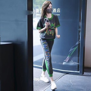 Women's Casual Sports Suit 2025 Summer Printed Short Sleeve Cropped Pants Two Piece Set Gradient Colors Geometric Patterns - Product Image 4