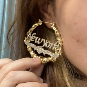 أقراط نسائية على شكل طوق من الخيزران من Lateefah من صانعي القطع الأصلية أقراط نسائية مخصصة مُزينة بالترتر من الإستانلس ستيل مخصصة للفتيات والنساء - Product Image 2