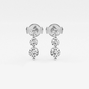 Boucles d'oreilles pendantes à trois pierres en diamant rond cultivé en laboratoire 1 carat, bijoux élégants et tendance pour femmes, déclaration de luxe moderne - Product Image 3