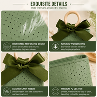 Pochette parfumée suspendue en cuir PU perforé, durable et écologique, personnalisable OEM, avec anneau en bois pour placard, voiture et décoration intérieure