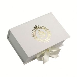 Impresión personalizada sudaderas con capucha ropa caja de regalo embalaje Dubai Abaya vestido Cartón plegable estilo libro caja magnética con tapa - Product Image 1