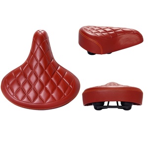 <span class=keywords><strong>Selle</strong></span> large et <span class=keywords><strong>vintage</strong></span> personnalisée pour siège <span class=keywords><strong>de</strong></span> vélo <span class=keywords><strong>selle</strong></span> <span class=keywords><strong>de</strong></span> vélo en <span class=keywords><strong>cuir</strong></span> PU <span class=keywords><strong>de</strong></span> diamant <span class=keywords><strong>selle</strong></span> <span class=keywords><strong>de</strong></span> siège <span class=keywords><strong>de</strong></span> vélo <span class=keywords><strong>de</strong></span> montagne - Product Image 2