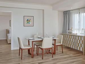 Ensemble de meubles de chambre à coucher de luxe moderne Zhida avec tiroirs de rangement, canapé en bois massif, table à manger et chaises pour hôtels et appartements (5-8 ans) - Product Image 6