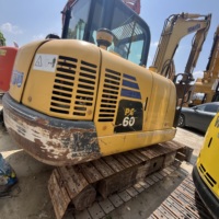 Pelle sur chenilles Komatsu PC60 d'occasion, faible nombre d'heures de fonctionnement, poids opérationnel de 6000 kg, pompes hydrauliques d'origine, godet impeccable