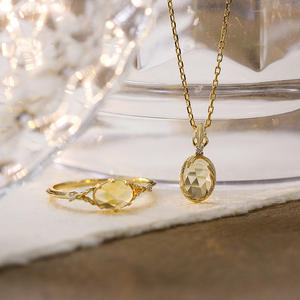 Conjunto <span class=keywords><strong>de</strong></span> flores <span class=keywords><strong>de</strong></span> plantas para mujer diseño OEM Primavera/Verano <span class=keywords><strong>banco</strong></span> <span class=keywords><strong>de</strong></span> <span class=keywords><strong>arena</strong></span> anillo <span class=keywords><strong>de</strong></span> cristal amarillo moda fresca COLLAR COLGANTE conjunto <span class=keywords><strong>de</strong></span> joyería - Product Image 1