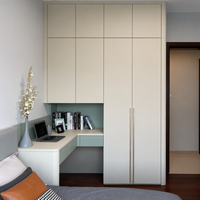 Armoire d'angle minimaliste avec coiffeuse intégrée, tiroirs et étagères beiges pour chambre à coucher