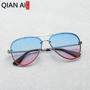 Lunettes de soleil Qian Ai Aviator, monture dorée, verres dégradés bleu rose, unisexe, protection UV à 100 % - Product Image 1