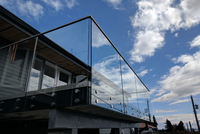 Prix Usine Double : Balustrade Moderne en Verre à Fixation Ajustable, Garantie 5 Ans, Installation Facile pour Villas et Hôtels
