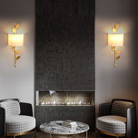 Lampe murale de chevet en laiton massif, style moderne et luxueux, design original et élégant pour salon et chambre à coucher