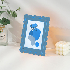 กรอบรูปอะคริลิคแม่เหล็ก ขอบหยัก สำหรับตั้งโต๊ะหรือแขวนผนัง - Product Image 1