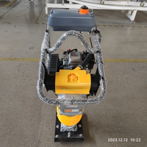 Pilonneuse à moteur thermique pour compactage routier - Product Image 3