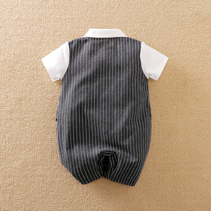 Set di Abbigliamento per Bambini con Etichetta Privata, Camicia Grigia a Maniche Corte e Jeans, Stile Preppy, Set Invernale per Ragazzi - Product Image 2