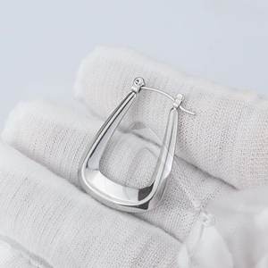 Boucles d'oreilles en acier au titane en forme de C Boucles d'oreilles creuses en acier inoxydable pour femmes - Product Image 6