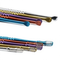 Alat Pengangkat Kotoran Telinga Stainless Steel Dua Sisi dengan Desain Spiral Ergonomis dan Kemasan Khusus Grosir