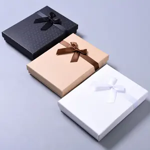 Grosir Putih Hadiah Kemasan Kotak Kertas Karton Natal Hadiah Kotak dengan Pita Busur