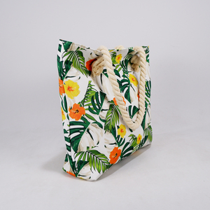 OEM Factory Stock Tote Bag in tela da viaggio eco-friendly stile Casual stampa personalizzata chiusura a cerniera fiore due manici per uso spiaggia - Product Image 5