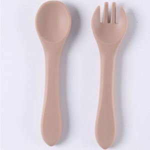 Cuchara y Tenedor Largos de Silicona Suave para Bebés y Niños, para Alimentación y Suministro de Agua - Product Image 1