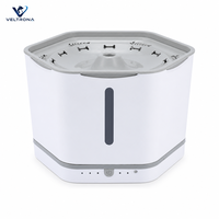 Fontaine à eau hexagonale pour animaux de compagnie avec bec en forme de fleur, fontaine à boire automatique pour chat et chien avec bassin à motif d'os, blanche