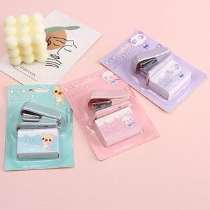 Grapadora pequeña de estilo básico de alta calidad, Mini grapadora de papel de plástico portátil <span class=keywords><strong>Kawaii</strong></span> para estudiantes de oficina y escuela - Product Image 2