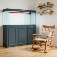 Aquarium vertical sur mesure, aquarium de luxe moderne en verre avec texture marbrée pour une décoration intérieure écologique