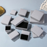 Boîte à bijoux rigide noir mat avec logo personnalisé Becan Signature Architectural Cross Grain, fabriquée en studio, coffret raffiné