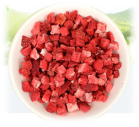 Gezonde gevriesdroogde aardbeien, knapperige blokjes, zoete smaak, 10kg bulk vacuümverpakking voor groothandel fruit snacks
