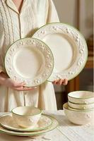 Service de vaisselle en céramique gaufrée fraise avec bordure verte, assiettes et bols, style rétro campagnard, compatible lave-vaisselle et four, pour hôtels et mariages