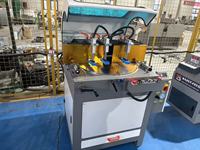 Machine automatique de fabrication et de découpe de cadres de fenêtres et de portes en profilés d'aluminium, commande CNC PLC, scie à tête unique