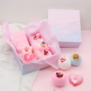 ชุดของขวัญอาบน้ำสำหรับผู้หญิง สาวๆ คุณแม่ ผลิตภัณฑ์อาบน้ำออร์แกนิก บาธบอมบ์ สบู่ผสมน้ำมันหอมระเหย เชียบัตเตอร์ บำรุงผิว ฟองสบู่สปาอย่างสมบูรณ์แบบ - Product Image 1