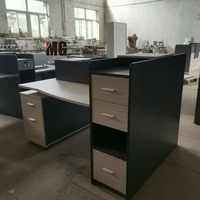 Poste de travail de bureau moderne 2 4 6 places avec panneau MFC Poste de travail de centre d'appel en bois massif Caractéristique convertible