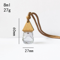 Bouteille de parfum suspendue rechargeable de 8 ml en gros, diffuseur d'arômes en verre en forme de losange pour voiture avec couvercle en bois
