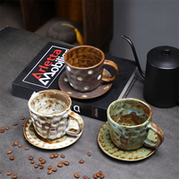 Tasse à café en grès rustique irrégulière façonnée à la main avec soucoupe 280 ml, glaçure effet four, ensemble de tasses en céramique pour le thé de l'après-midi