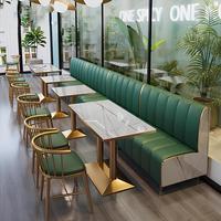 Ensemble de meubles de restaurant de luxe moderne vert et or, table à manger en marbre, base en métal, revêtement en cuir PU, pour restaurants