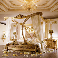 Luxuriöses königliches Himmelbett, handgeschnitzt im französischen Rokoko-Stil, für das Hauptschlafzimmer in einer Villa, maßgefertigte Schlafzimmermöbel aus Massivholz
