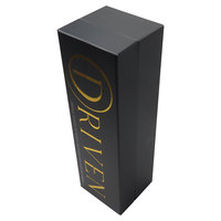 Boîte cadeau carrée rigide en carton recyclable personnalisée avec couvercle à rabat noir mat et estampage à chaud pour bouteille de whisky en verre de 750 ml
