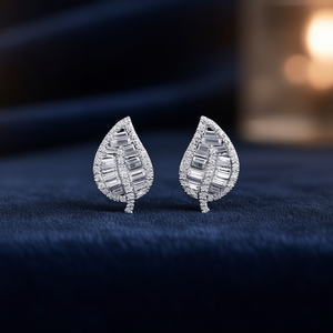 E4245 Orecchini in oro bianco con diamanti taglio baguette naturali da donna in stile classico - Product Image 2