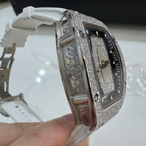Montre de luxe pour femme entièrement sertie de diamants, montre mécanique automatique squelette, boîtier tonneau, cadran squelette, montre élégante avec diamants - Product Image 4