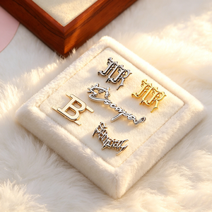 Étiquettes métalliques personnalisées pour vêtements, logo de marque en relief, plaque métallique, étiquette métallique pour chaussures, étiquette métallique pour sacs, accessoires pour vêtements - Product Image 1
