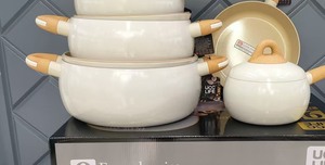 Batterie de cuisine fonctionnelle 9 pièces forgée, comprenant une <span class=keywords><strong>casserole</strong></span> de 16 cm et une poêle de 24 cm, antiadhésive blanche, offre spéciale, fabrication OEM Chine - Product Image 4