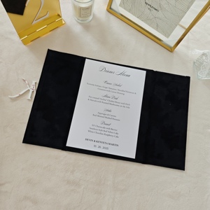 Inviti di Nozze di Lusso in Acrilico con Copertina Rigida in Camoscio Verde Scuro e Lettere Dorate a Specchio, Monogramma Nuziale - Product Image 3