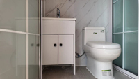 Baño Público Moderno Tipo Cabaña Apple con Estructura de Acero y Cochera, Baño Exterior Prefabricado de Lujo, Oficina Modular Móvil en Contenedor