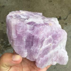 Naturale grezzo grezzi <span class=keywords><strong>kunzite</strong></span> cristallo di quarzo tumbled <span class=keywords><strong>pietra</strong></span> di guarigione Della <span class=keywords><strong>Pietra</strong></span> Preziosa di cristallo di <span class=keywords><strong>pietra</strong></span> per la decorazione - Product Image 1