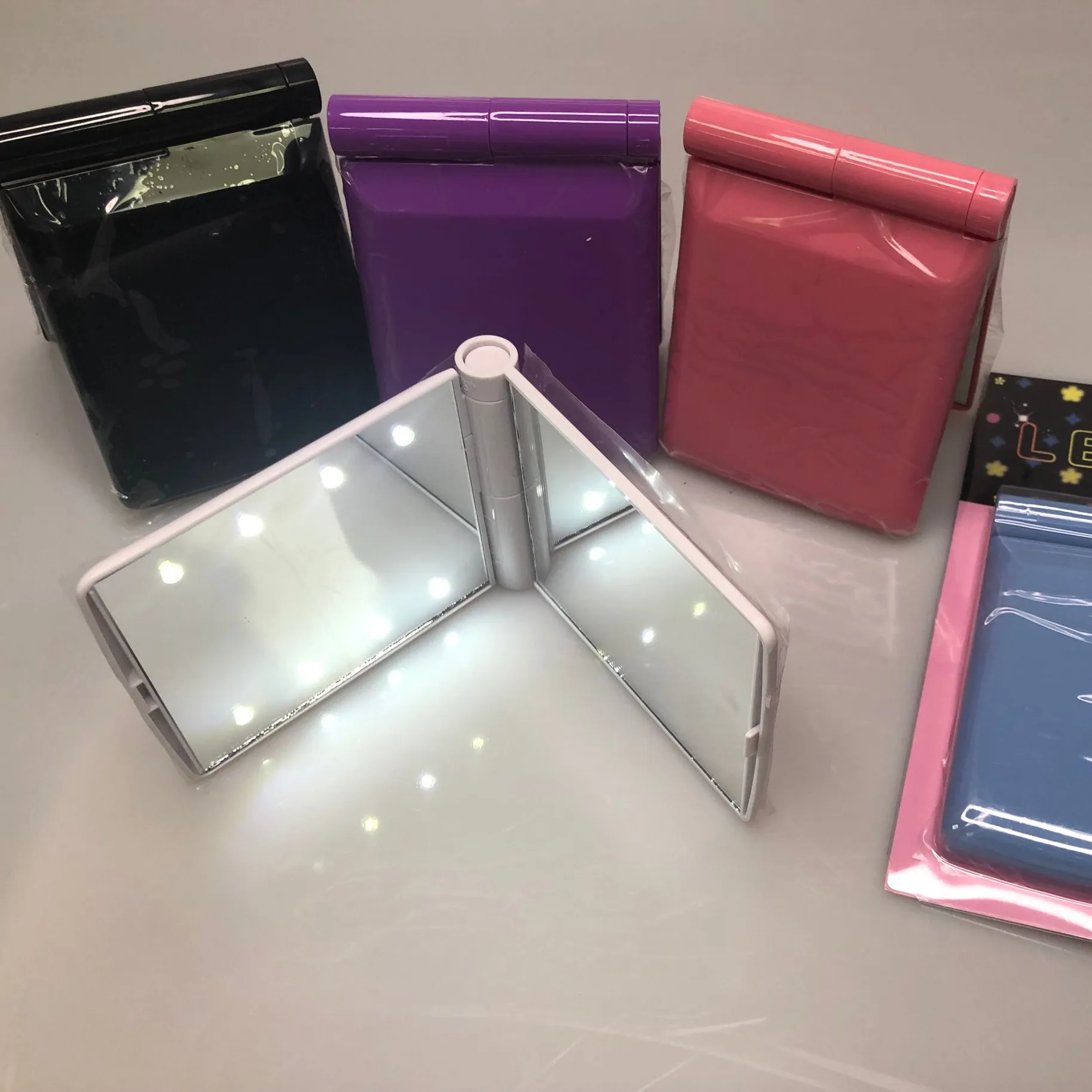 Tin Tức 8 LED Trang Điểm Du Lịch Gương Mini Xách Tay Gấp Mỹ Phẩm Make Up Pocket Gương Với 8 Đèn LED Cho Phụ Nữ