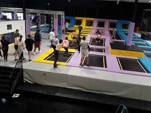 Parcours d'obstacles de guerrier ninja commercial pour enfants et maison de rebond intérieure avec parc de <span class=keywords><strong>trampoline</strong></span> de <span class=keywords><strong>fitness</strong></span> à vendre - Product Image 4