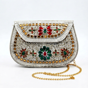 Pochette de soirée de luxe pour femme, artisanale, avec fermoir à rabat, en métal antique, ornée de miroirs et de pierres florales cloutées, rigide et métallique - Product Image 1